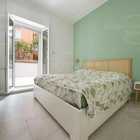 Con Spazio Esterno Apartment *